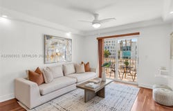 220 Washington Ave, Miami Beach, FL 33139