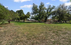 2810 Sky Harbour Drive, Granbury, TX 76049