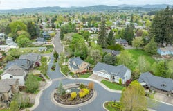 1271 SW FOREST GLEN Dr, McMinnville, OR 97128