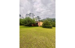 1002 W Walker, Douglas, GA 31533