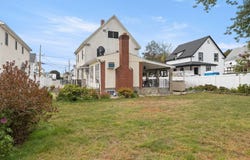 21 Buxton St, Peabody, MA 01960