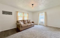 806 8th St, Neodesha, KS 66757