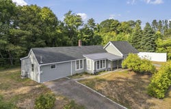 12 Middlesex Road, Topsham, ME 04086