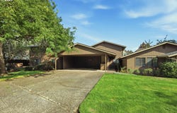 2204 RIDGEWAY Dr, Eugene, OR 97401