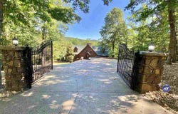 34 Bluff St., Greers Ferry, AR 72067