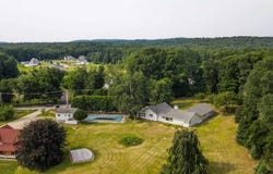 Kensington, NH 03833
