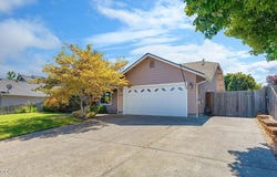 2713 SW Trinity Way, Grants Pass, OR 97527