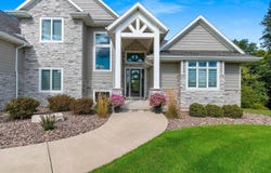 1852 RIDGEMONT Circle, DE PERE, WI 54115