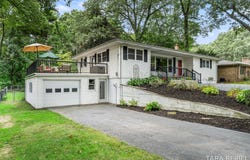 2750 Wildwood Lane, Stevensville, MI 49127