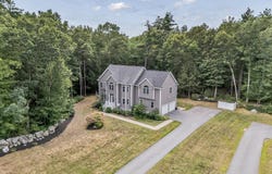 3 Ava Ln, Tyngsborough, MA 01879
