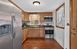 222 Cherry Ave, Houston, PA 15342