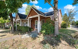 2879 NE DIVISION St, Gresham, OR 97030