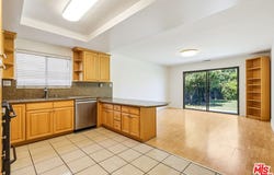 22451 Dolorosa St, Woodland Hills, CA 91367