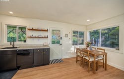 452 S 4TH St, Springfield, OR 97477