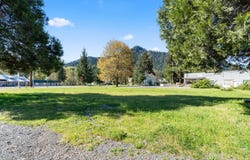 400 Old Highway S, Wolf Creek, OR 97497