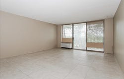 2000 Saint Regis Drive, Lombard, IL 60148