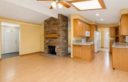 512 CARDINAL Way, Springfield, OR 97477