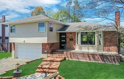 5 Warren Place, Plainview, NY 11803
