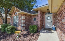 406 N Mountain Meadow Dr, Cache, OK 73527