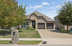 586 Bordeaux Drive, Rockwall, TX 75087