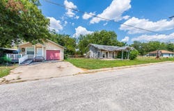 1507 Cummings St, Luling, TX 78648