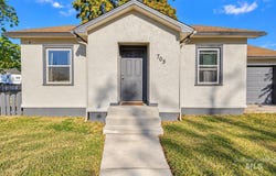 705 N 9th Ave, Caldwell, ID 83605
