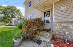 64 W Laurel Dr, Somers Point, NJ 08244