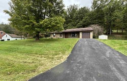 717 Maple Avenue, Philippi, WV 26416