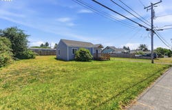 243 S MARPLE St, CoosBay, OR 97420