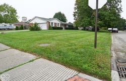 551 Castle Manor, Indianapolis, IN 46214