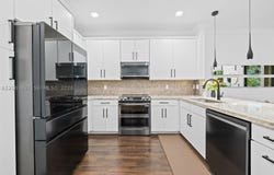 124 Riverwalk Cir W, Plantation, FL 33325