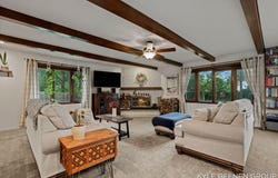 135 GRANDVIEW AVENUE, HOLLAND, MI 49423