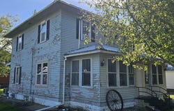 140 3rd St, Monroe, SD 57047