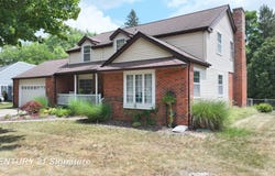 212 Cedarwood Drive, Flushing, MI 48433
