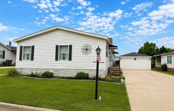 22700 S Foxfire Drive, Frankfort, IL 60423