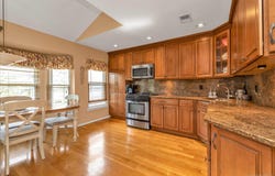 7 Eastern Drive, New Hyde Park, NY 11040