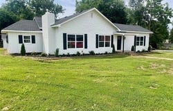 305 E Hickory Avenue, Fort Gibson, OK 74434