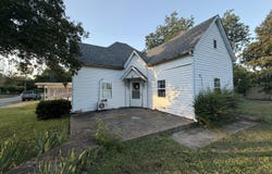 207 Broadway Street, Alton, MO 65606