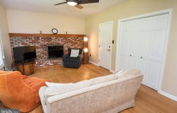 49 LOPATCONG Drive, EWING, NJ 08638