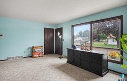 1501 E 17th St, Sioux Falls, SD 57104