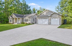 1559 Shawnee Avenue, Indian River, MI 49749