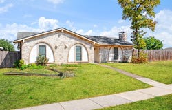 3215 Rockne Lane, Mesquite, TX 75150