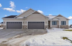 4410 Sonoma Drive, Cedar Falls, IA 50613