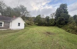 556 Glenview Rd, CRAB ORCHARD, WV 25827
