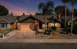 2824 W Hemlock Court, Visalia, CA 93277