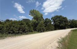 OZARK HILLS, Edwards, MO 65326