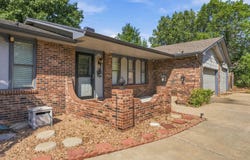 401 N Oak Forest Ln, Derby, KS 67037