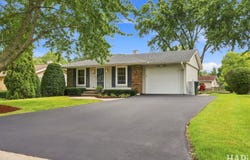 2321 Carriage Lane, Lindenhurst, IL 60046