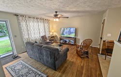 538 E 4th Street, Papillion, NE 68046