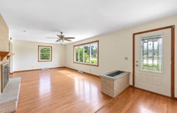 127 W CAPITOL Drive, APPLETON, WI 54911